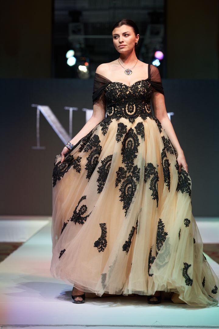 Azerbaijan Fashion Week  - вечерние и свадебные платья, харыбюльбюль, эклектика, ready-to-wear…  (ФОТО)