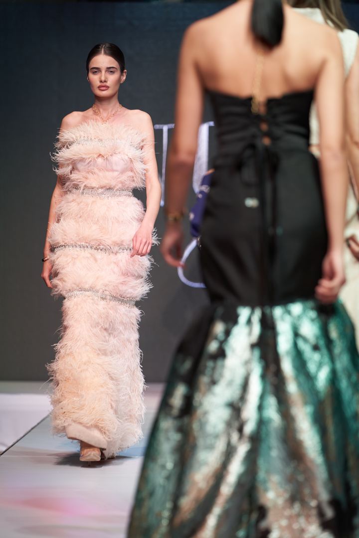 Azerbaijan Fashion Week  - вечерние и свадебные платья, харыбюльбюль, эклектика, ready-to-wear…  (ФОТО)