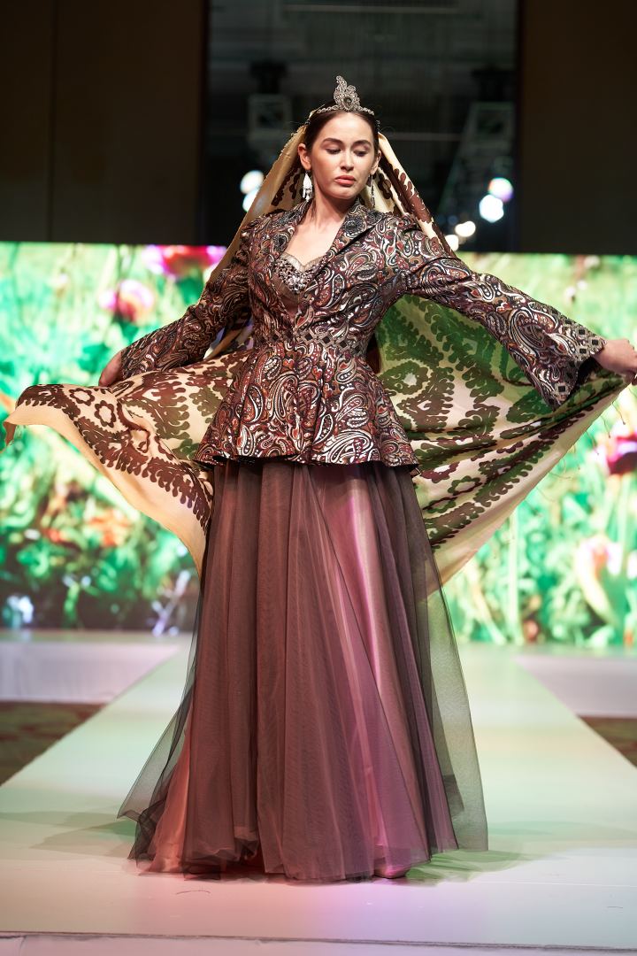 Azerbaijan Fashion Week  - вечерние и свадебные платья, харыбюльбюль, эклектика, ready-to-wear…  (ФОТО)