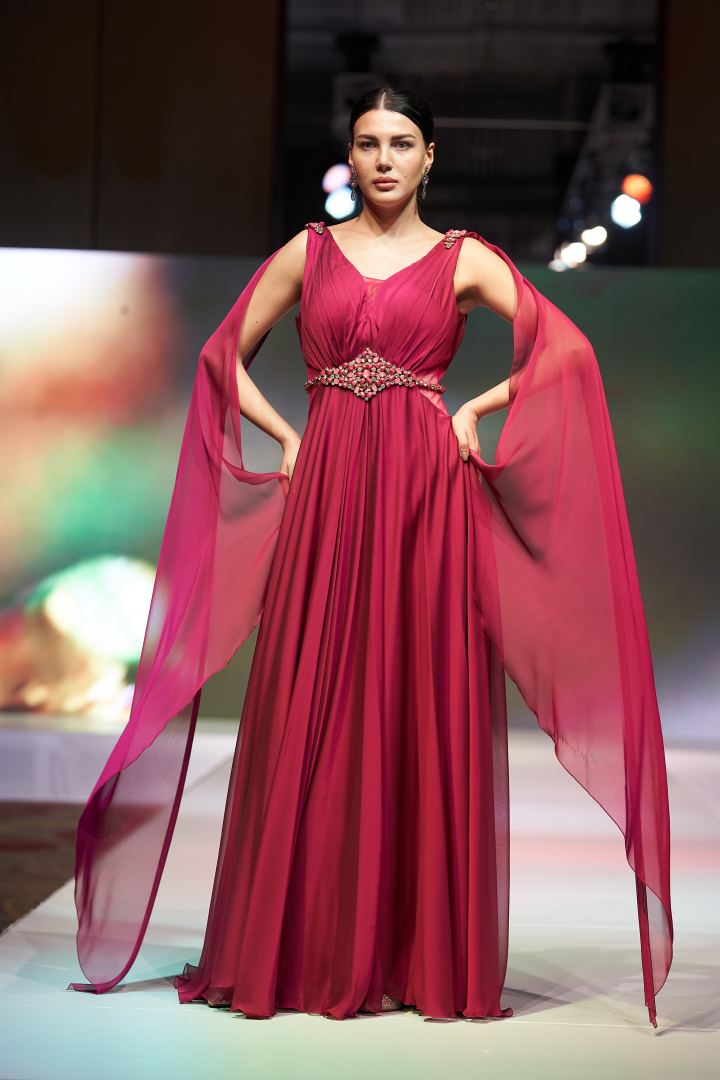 Azerbaijan Fashion Week  - вечерние и свадебные платья, харыбюльбюль, эклектика, ready-to-wear…  (ФОТО)