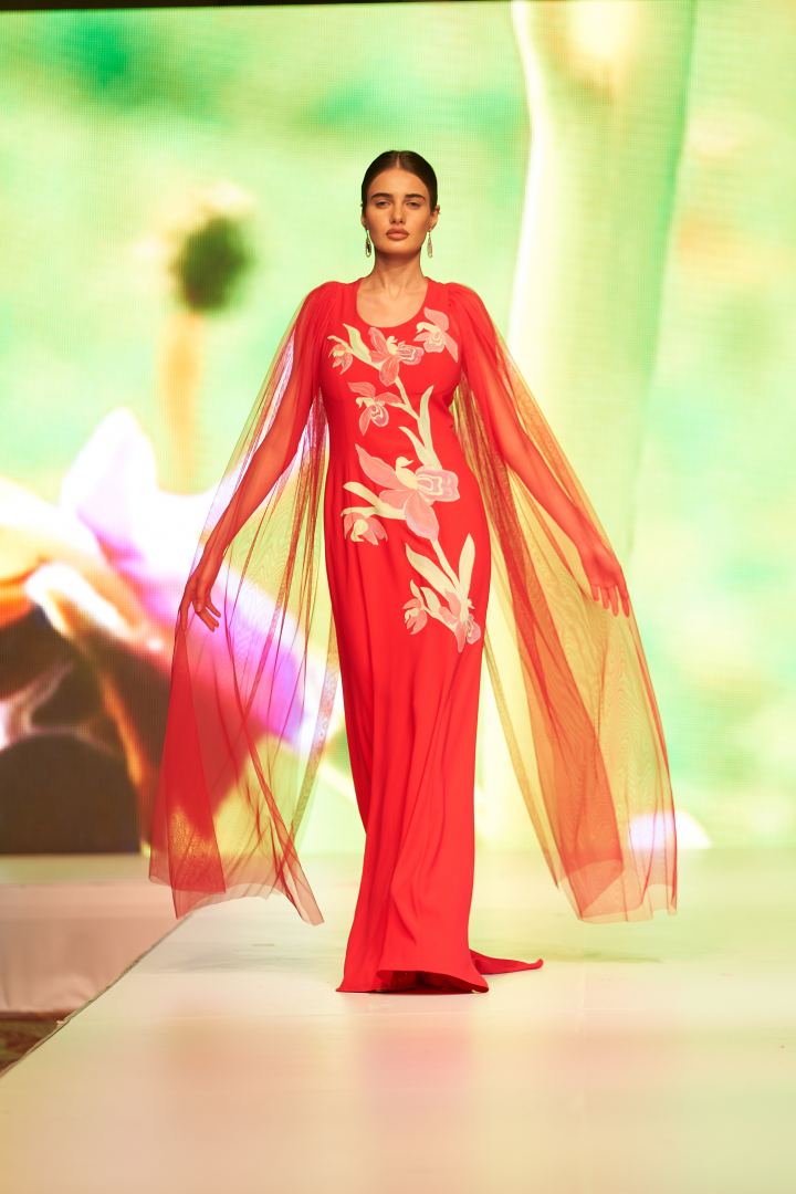 Azerbaijan Fashion Week  - вечерние и свадебные платья, харыбюльбюль, эклектика, ready-to-wear…  (ФОТО)