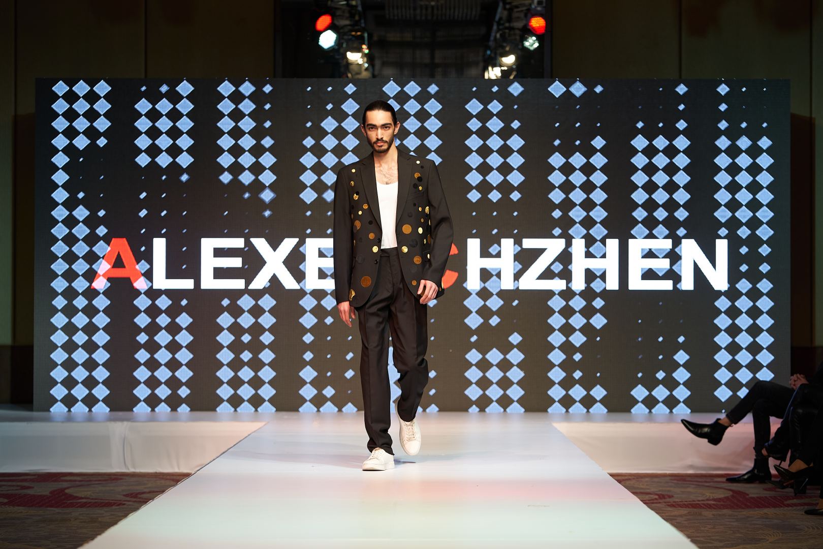 Azerbaijan Fashion Week  - вечерние и свадебные платья, харыбюльбюль, эклектика, ready-to-wear…  (ФОТО)