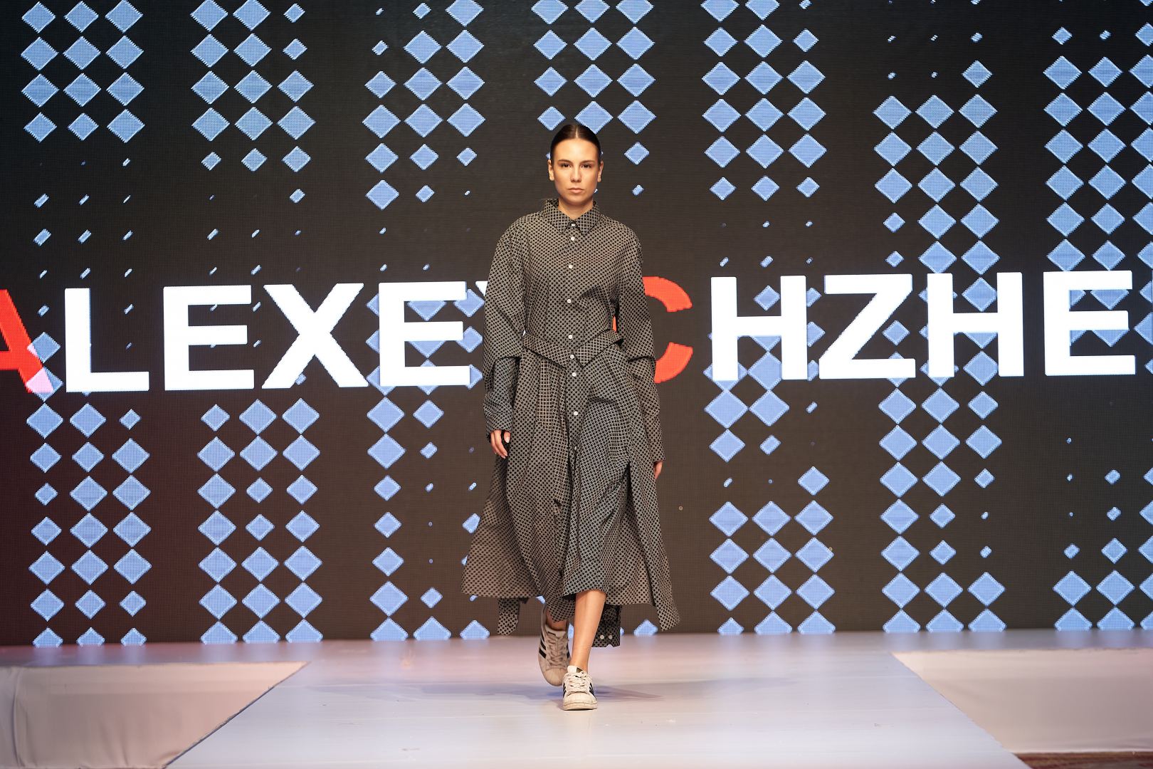 Azerbaijan Fashion Week  - вечерние и свадебные платья, харыбюльбюль, эклектика, ready-to-wear…  (ФОТО)