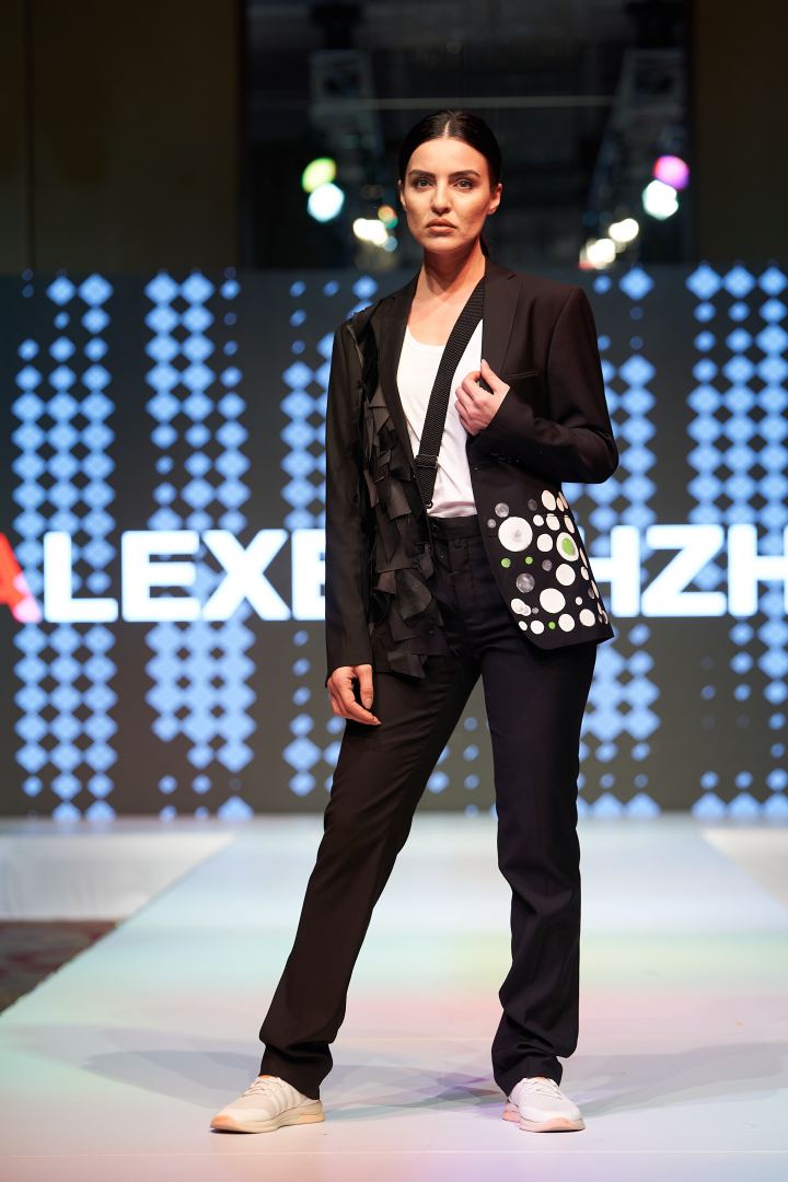 Azerbaijan Fashion Week  - вечерние и свадебные платья, харыбюльбюль, эклектика, ready-to-wear…  (ФОТО)