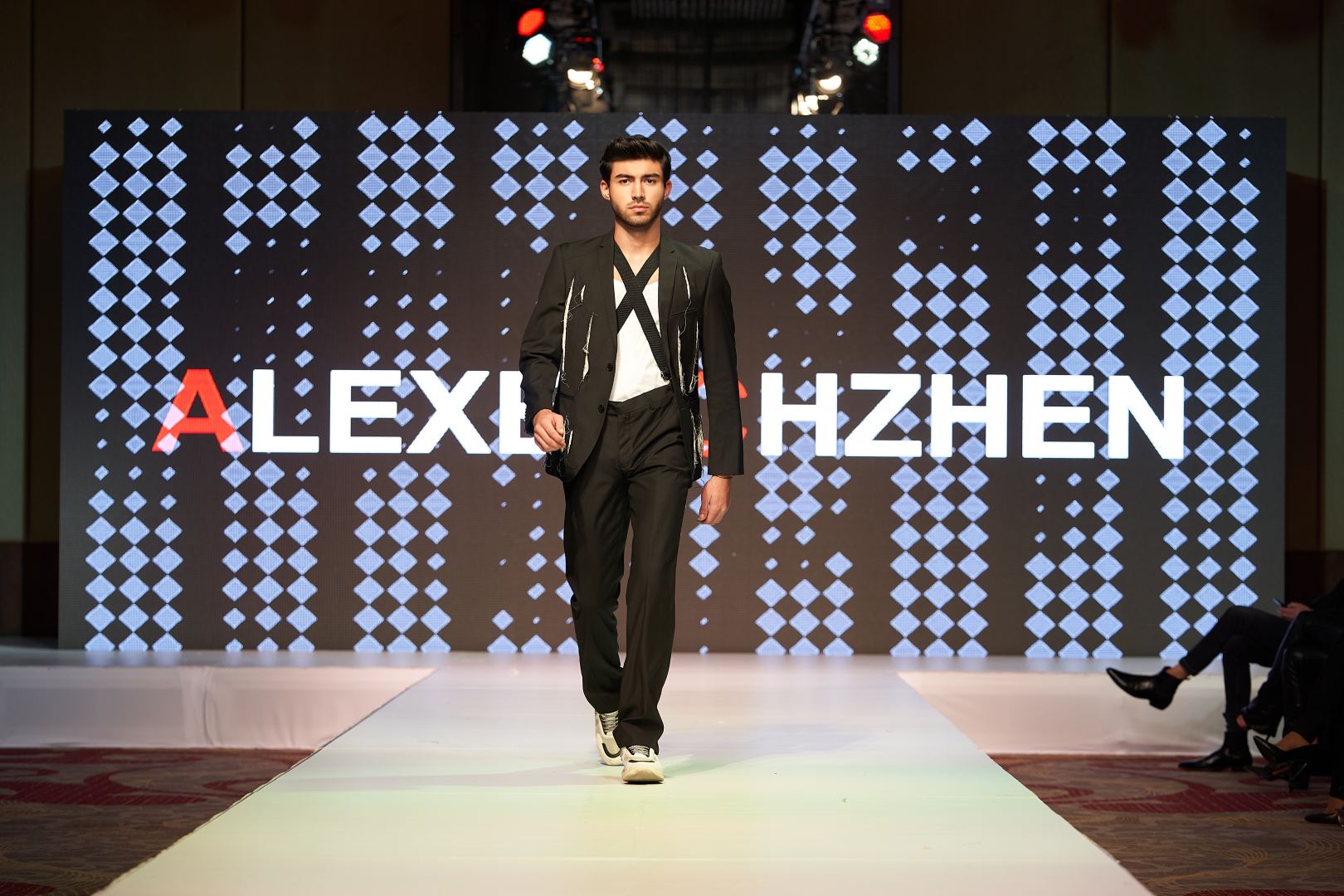 Azerbaijan Fashion Week  - вечерние и свадебные платья, харыбюльбюль, эклектика, ready-to-wear…  (ФОТО)