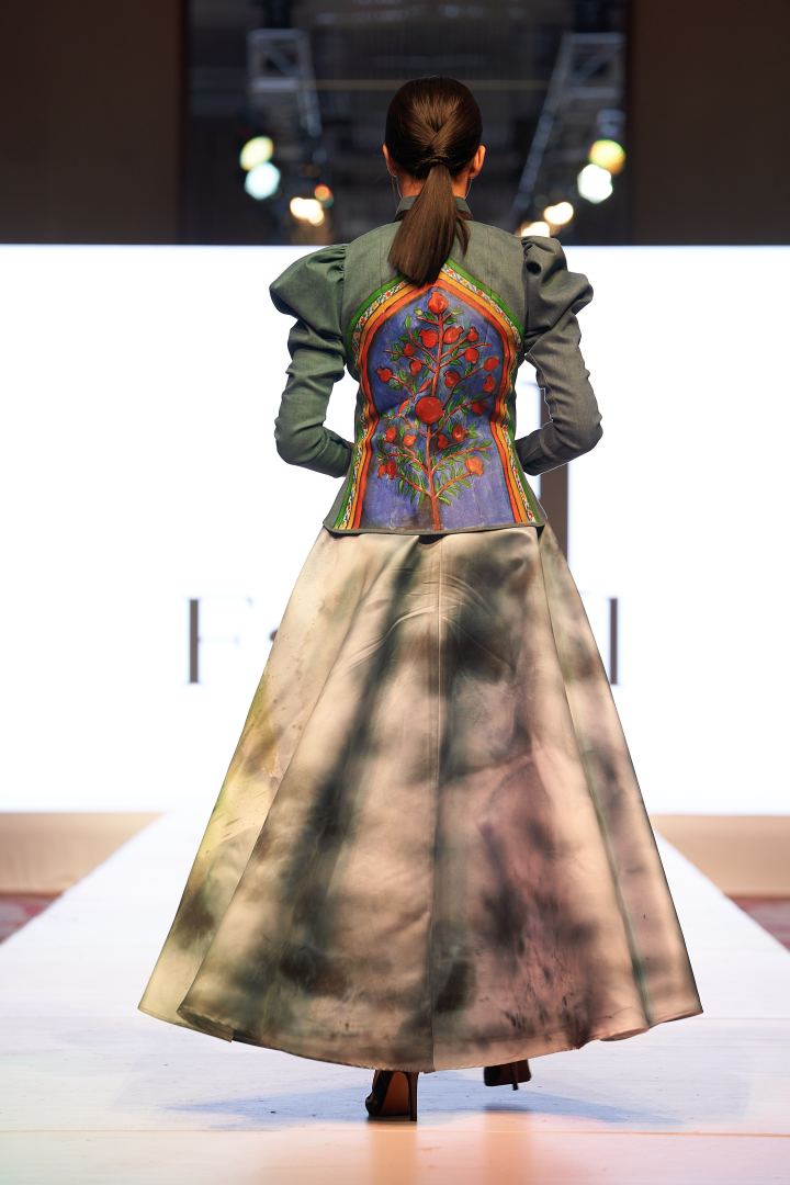 Azerbaijan Fashion Week  - вечерние и свадебные платья, харыбюльбюль, эклектика, ready-to-wear…  (ФОТО)