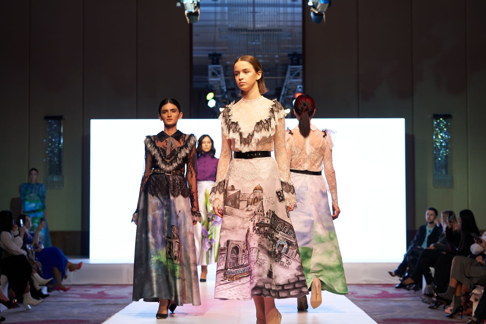 Azerbaijan Fashion Week  - вечерние и свадебные платья, харыбюльбюль, эклектика, ready-to-wear…  (ФОТО)