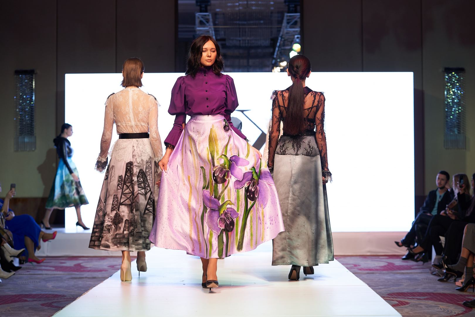 Azerbaijan Fashion Week  - вечерние и свадебные платья, харыбюльбюль, эклектика, ready-to-wear…  (ФОТО)
