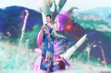 "Карабахская Принцесса" Фахрии Халафовой на Azerbaijan Fashion Week – впервые наряд с принтами харыбюльбюль,  образ Агабейим, розы…(ФОТО)