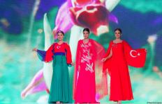 "Карабахская Принцесса" Фахрии Халафовой на Azerbaijan Fashion Week – впервые наряд с принтами харыбюльбюль,  образ Агабейим, розы…(ФОТО)