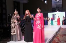 "Карабахская Принцесса" Фахрии Халафовой на Azerbaijan Fashion Week – впервые наряд с принтами харыбюльбюль,  образ Агабейим, розы…(ФОТО)