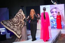"Карабахская Принцесса" Фахрии Халафовой на Azerbaijan Fashion Week – впервые наряд с принтами харыбюльбюль,  образ Агабейим, розы…(ФОТО)