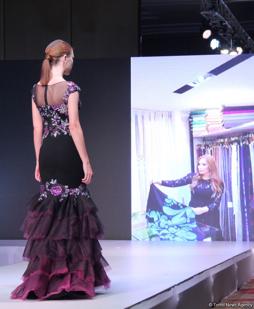 "Карабахская Принцесса" Фахрии Халафовой на Azerbaijan Fashion Week – впервые наряд с принтами харыбюльбюль,  образ Агабейим, розы…(ФОТО)