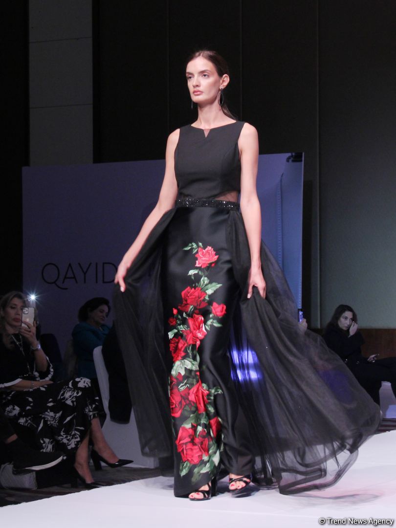 "Карабахская Принцесса" Фахрии Халафовой на Azerbaijan Fashion Week – впервые наряд с принтами харыбюльбюль,  образ Агабейим, розы…(ФОТО)