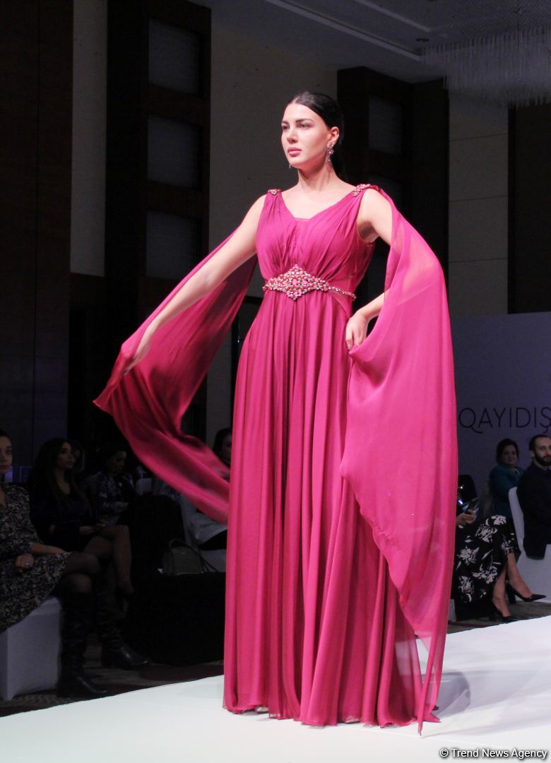 "Карабахская Принцесса" Фахрии Халафовой на Azerbaijan Fashion Week – впервые наряд с принтами харыбюльбюль,  образ Агабейим, розы…(ФОТО)