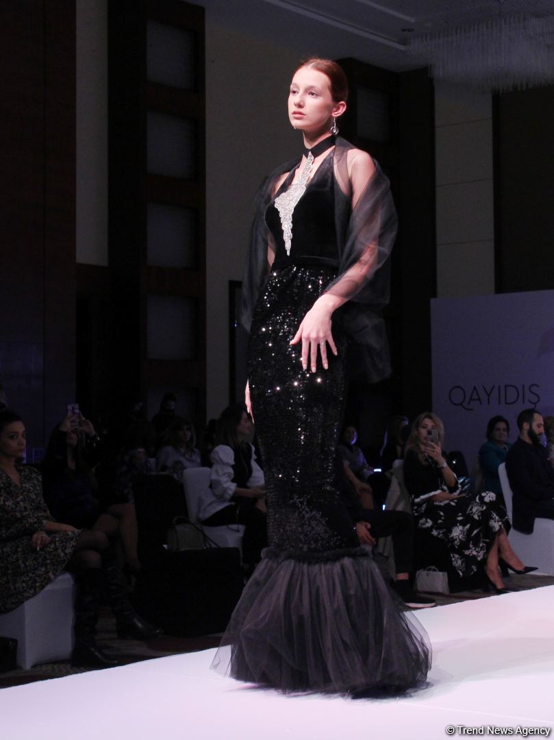 "Карабахская Принцесса" Фахрии Халафовой на Azerbaijan Fashion Week – впервые наряд с принтами харыбюльбюль,  образ Агабейим, розы…(ФОТО)