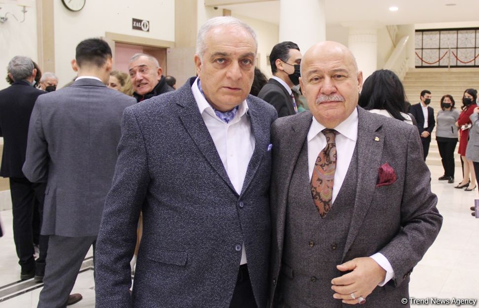Они создали в Баку кинотеатр, где через 82 года им посвятили фильм "Созидатели" (ФОТО)