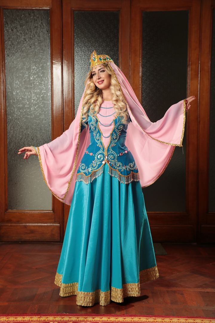 Софи Файро удостоена гран-при Miss World Azerbaijan Beauty на Неделе моды Вячеслава Зайцева. Представлен клип "Родной Баку" (ВИДЕО, ФОТО)
