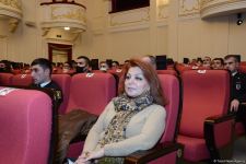 Свет добра и веры... Бакинский муниципальный театр представил премьеру спектакля "Sonsuz Tanrı məhəbbəti" (ФОТО)