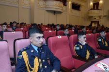 Свет добра и веры... Бакинский муниципальный театр представил премьеру спектакля "Sonsuz Tanrı məhəbbəti" (ФОТО)