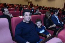 Свет добра и веры... Бакинский муниципальный театр представил премьеру спектакля "Sonsuz Tanrı məhəbbəti" (ФОТО)