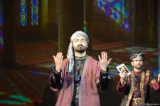 Свет добра и веры... Бакинский муниципальный театр представил премьеру спектакля "Sonsuz Tanrı məhəbbəti" (ФОТО)