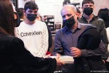 В Баку представлена книга "Голос войны" Нармины Мамедзаде -  необычный и очень трогательный проект о шехидах (ФОТО/ВИДЕО)