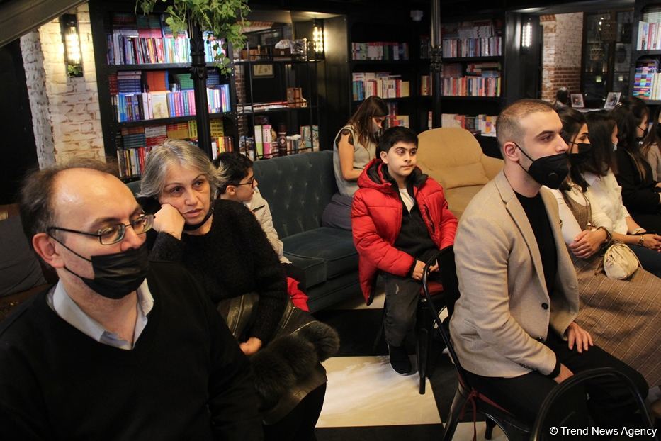 В Баку представлена книга "Голос войны" Нармины Мамедзаде -  необычный и очень трогательный проект о шехидах (ФОТО/ВИДЕО)
