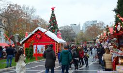 Фоторепортаж с благотворительной ярмарки в Баку  "Холодные руки, горячее сердце" (ФОТО)