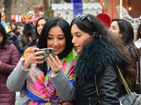 Фоторепортаж с благотворительной ярмарки в Баку  "Холодные руки, горячее сердце" (ФОТО)