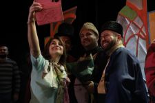 В Баку состоялась премьера спектакля "Однажды в Карабахе" памяти актера Эльшана Чарханлы (ФОТО)