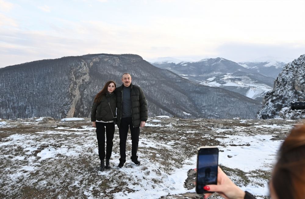 President Ilham Aliyev, First Lady Mehriban Aliyeva and family members visit Shusha (PHOTO/VIDEO)