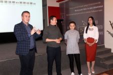 Нежно обнимающие друг друга... пальто - по рассказу Анара снят фильм на узбекском языке (ФОТО)