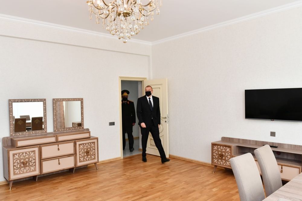 President Ilham Aliyev views apartments for martyr families and servicemen commissioned at MIDA' s Hovsan and Yasamal residential complexes (PHOTO/VIDEO)