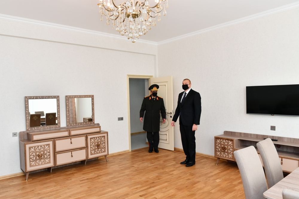 President Ilham Aliyev views apartments for martyr families and servicemen commissioned at MIDA' s Hovsan and Yasamal residential complexes (PHOTO/VIDEO)