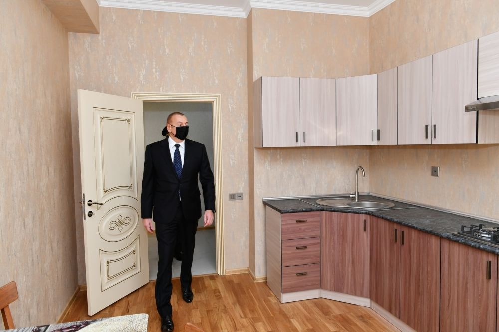 President Ilham Aliyev views apartments for martyr families and servicemen commissioned at MIDA' s Hovsan and Yasamal residential complexes (PHOTO/VIDEO)