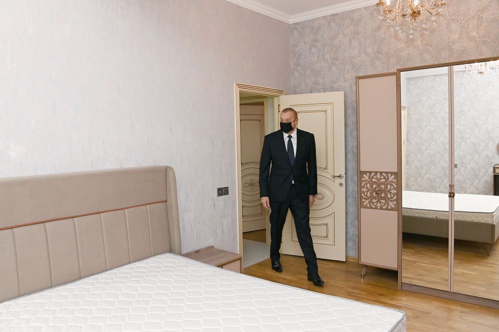 President Ilham Aliyev views apartments for martyr families and servicemen commissioned at MIDA' s Hovsan and Yasamal residential complexes (PHOTO/VIDEO)