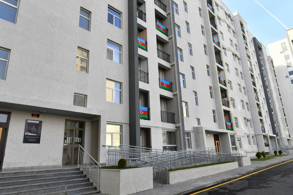 President Ilham Aliyev views apartments for martyr families and servicemen commissioned at MIDA' s Hovsan and Yasamal residential complexes (PHOTO/VIDEO)