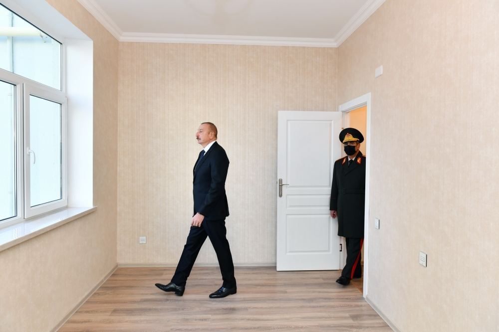 President Ilham Aliyev views apartments for martyr families and servicemen commissioned at MIDA' s Hovsan and Yasamal residential complexes (PHOTO/VIDEO)