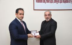 Исполнителям, актерам и музыкантам вручены нагрудные знаки "880-летия Низами Гянджеви" (ФОТО)