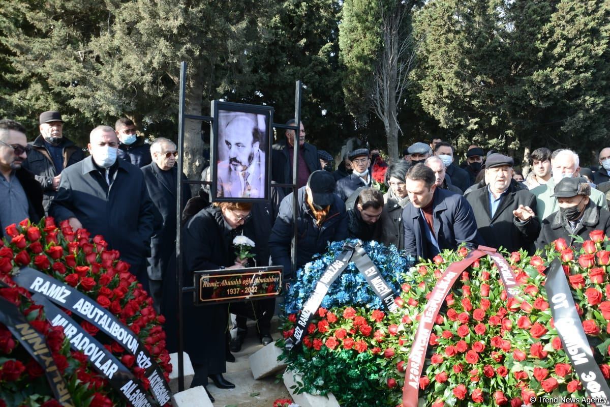 В Баку прошла церемония прощания с выдающимся общественным деятелем Рамизом Абуталыбовым (ФОТО)