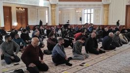 Верующие поблагодарили Президента Ильхама Алиева за условия, созданные в мечети «Ханым Фатимеи Захра»  - репортаж Trend TV