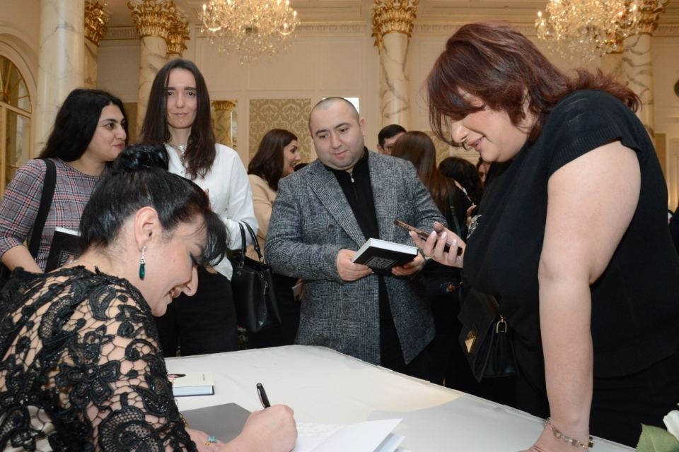 Как достичь успеха? Самая Мамедова презентовала книгу "Картина профессионализма" (ФОТО)