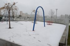 Фоторепортаж из заснеженного Баку