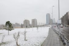 Фоторепортаж из заснеженного Баку
