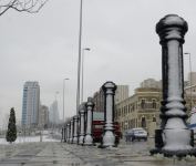 Фоторепортаж из заснеженного Баку