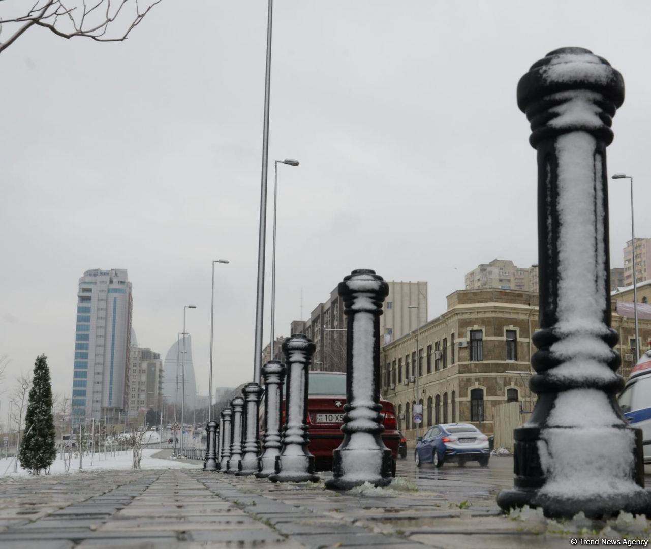 Фоторепортаж из заснеженного Баку