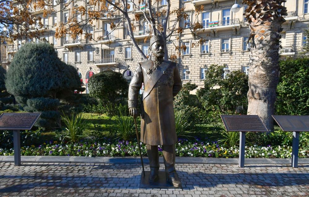 Президент Ильхам Алиев принял участие в открытии памятника меценату Гаджи Зейналабдину Тагиеву в Баку (ФОТО/ВИДЕО)