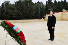Президент Ильхам Алиев и Первая леди Мехрибан Алиева посетили Шехидляр хиябаны в связи с 32-й годовщиной трагедии 20 Января (ФОТО/ВИДЕО)