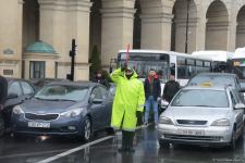 В Азербайджане почтили память шехидов 20 Января минутой молчания, приостановлено движение транспорта (ФОТО/ВИДЕО)